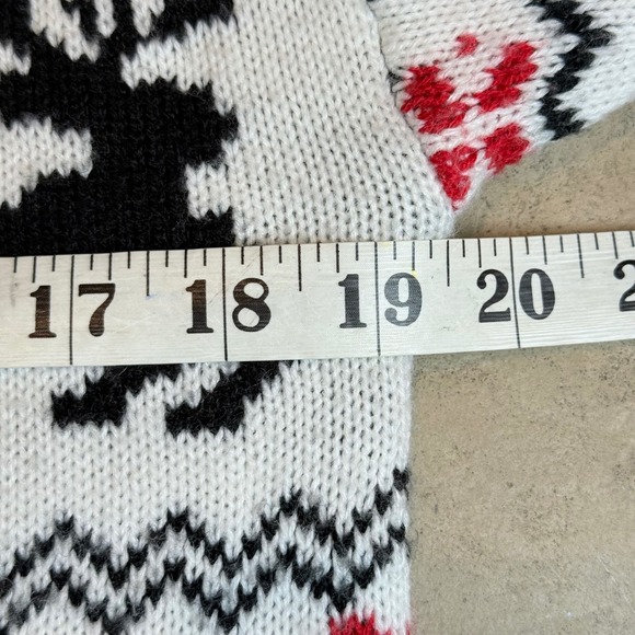 Merry Christmas Sweater Women's Medium Reindeer Heart Holiday Festive Cute Sz M - Picture 6 of 8